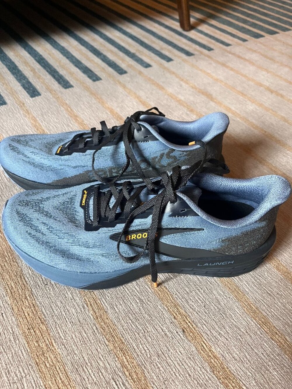 Brooks Launch 11 Running Shoes - Blue/Black - Mens 9, Womens 11 - WORN ONCE